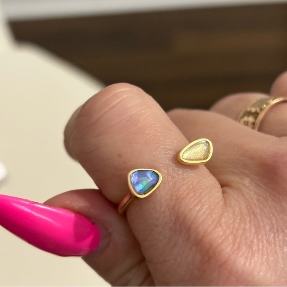 Kendra Scott ring blue and clear stone matte gold finish size 8 - Picture 7 of 9